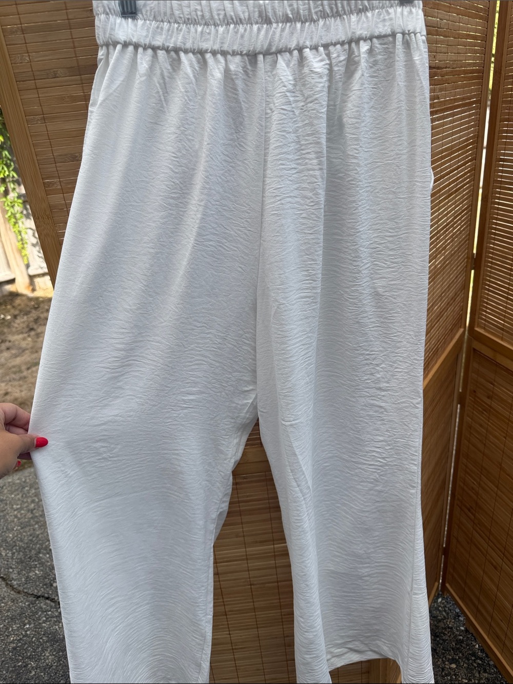 Women’s Wide-Leg White Textured Pants - Picture 3 of 3